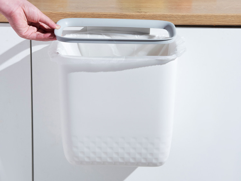Checkered Kitchen Wall-Mounted Trash Can