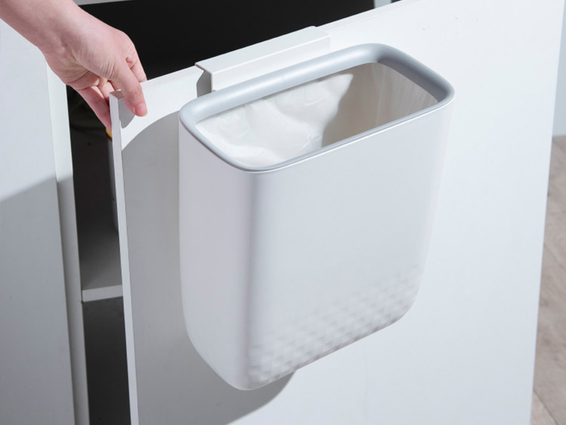 Checkered Kitchen Wall-Mounted Trash Can