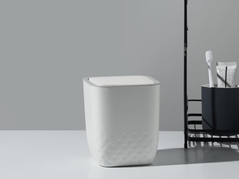 Checkered Desktop Trash Can