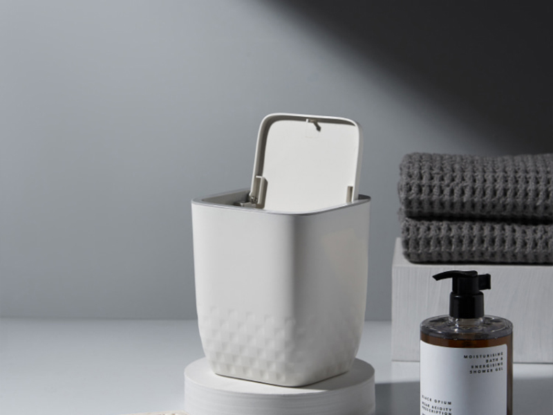 Checkered Desktop Trash Can